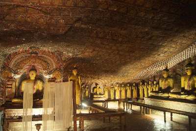 Cave 2 of Dambulla rock temple , in Dambulla (Sri Lanka, Cultural Triangle)