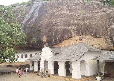 Entrance to Cave one of Dambulla Rock Temple , in Dambulla (Sri Lanka, Cultural Triangle)