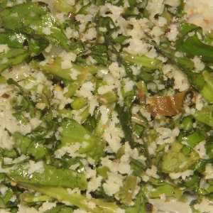 Sri Lankan Food: Alternanthera sessilis, Mukunuwenna (raw green leaved with shredded coconut)