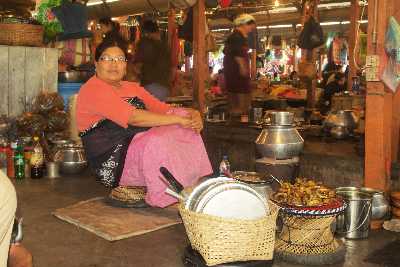 Foodstall at „Women Market“ Ima Keithel in Imphal, Manipur, North-East India