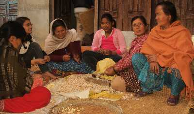 Residents peeling garlic cloves on the roaside in Kirtipur (Kathmandu Valley, Nepal)