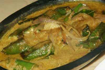 Indian Food: Okra curry with coconut milk vendakkaya kari (Kerala)
