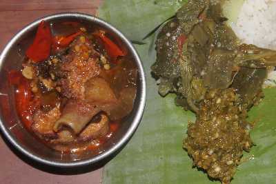 Naga cuisine: Pork with Axuni (fermented soybean past) and vegetable chutney