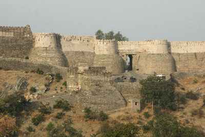 Entry gate to Kumbhalgarh fort, Rajasthan (India)