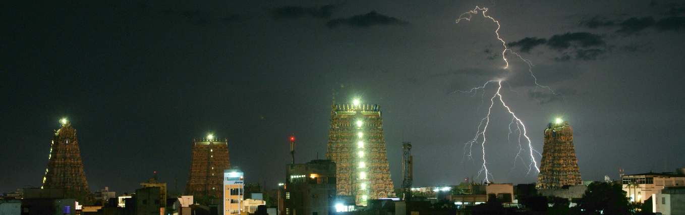 Lightning at the Meenakshi Amman temple in Madurai, Tamil Nadu (India)