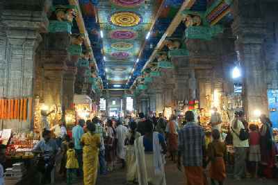 Inside hall in the Meenakshi temple in Madurai, Tamil Nadu (India)
