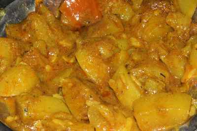 Indian Food: Bottle Gourd cooked with tomato (Ghiya Tamatar)