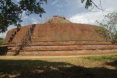 Stupa at Udaganawa (Udagana Dagoba), Buttala, near Moneragala, South-Eastern Sri Lanka