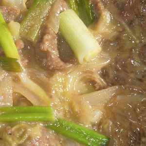 Korean Food: Ttukbaegi Bulgogi (beef slices cooked in an earthen pot)
