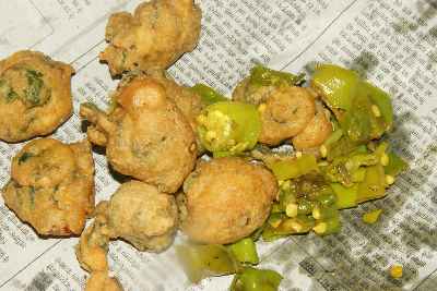 Indian Food: Spinach Pakora with fried chili