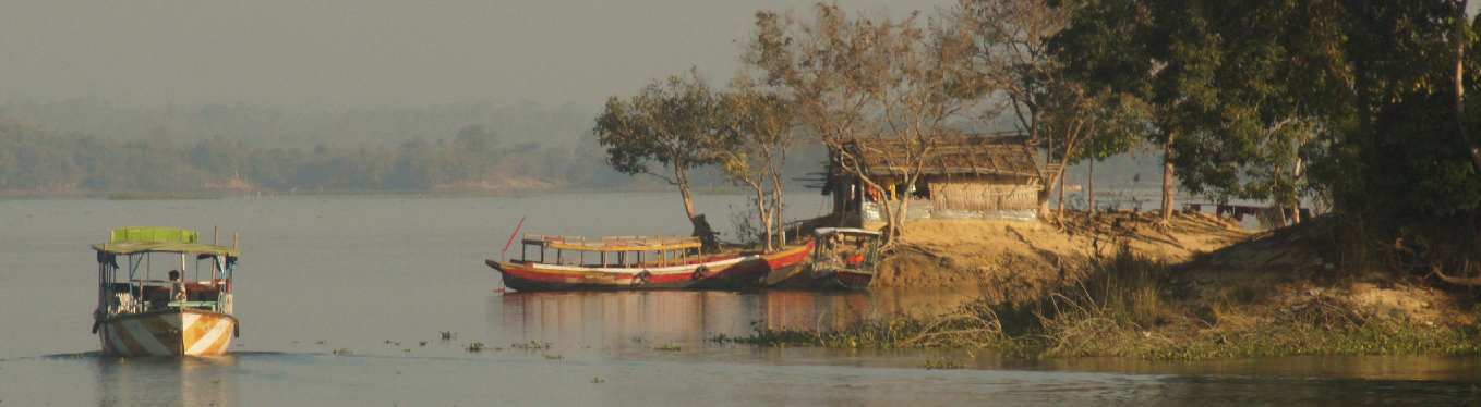 Boat near island in Kaptai Lake, Rangamati (Chittagong Hill Tracts, Bangladesh)