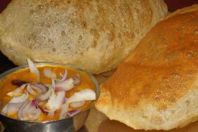 Indian Food: Chana Bhatura (puff bread with chickpeas)